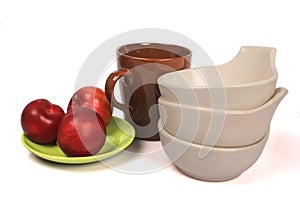 PlumÃ¯Â¼Åbowls, plates Ã¯Â¼Åcups photo